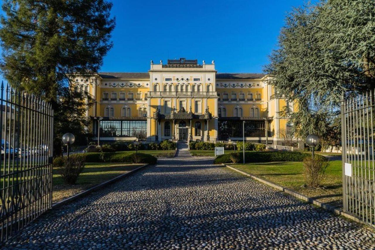 Hotel Villa Malpensa Vizzola Ticino Bagian luar foto
