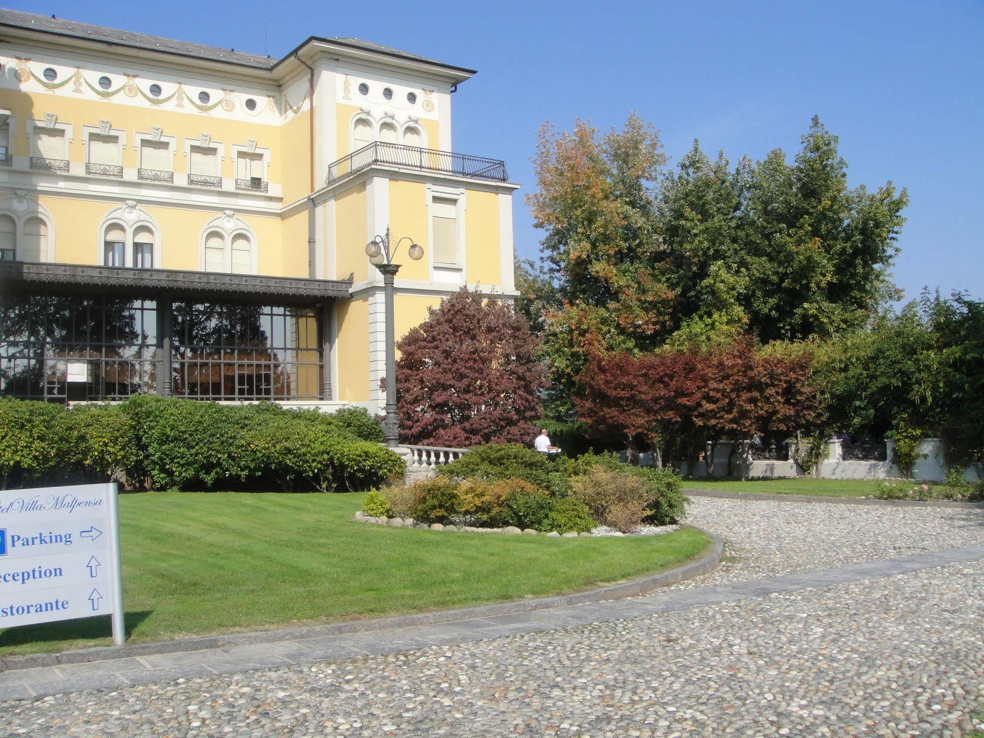 Hotel Villa Malpensa Vizzola Ticino Bagian luar foto
